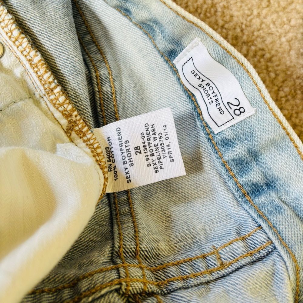 Gap 1969 Sexy Boyfriend Shorts – Bleached Vintage, Rolled Cuff, 5”, Size 28 - Picture 4 of 4
